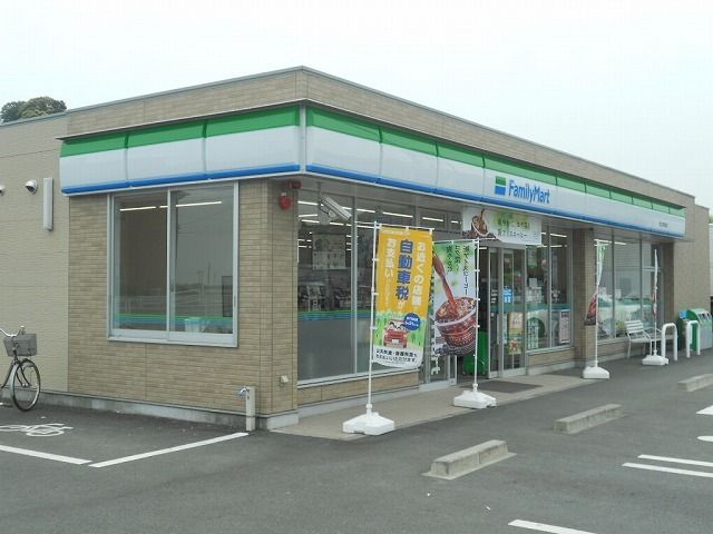 近くのファミリーマート　坂部店まで550m（徒歩7分）