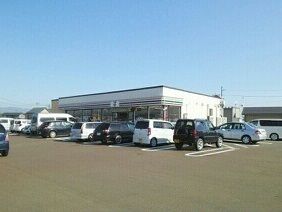 近くのセブンイレブン柏崎茨目店まで690m（徒歩9分）