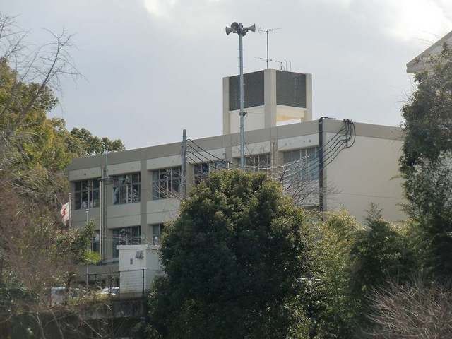 近くの志津小学校まで1,644m（徒歩21分）