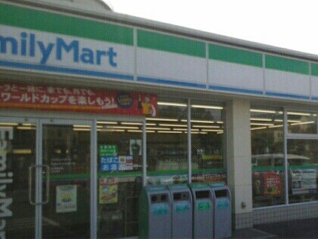 近くのファミリーマート草津かがやきまで690m（徒歩9分）