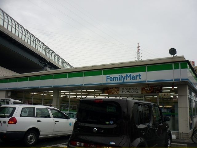 近くのファミリーマート様まで290m（徒歩4分）