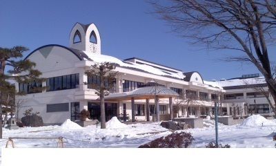 近くの飯野小学校まで1,200m（徒歩15分）