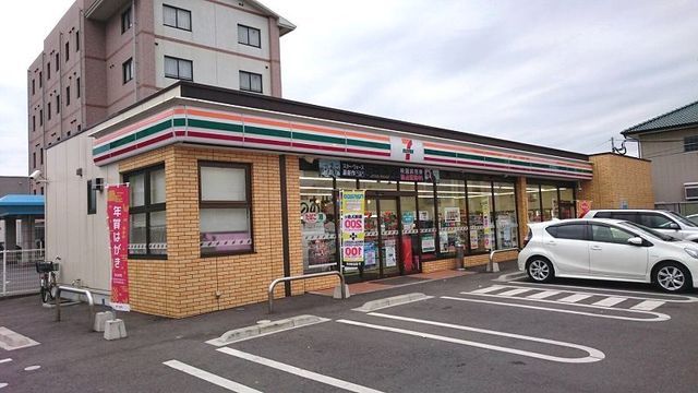 近くのセブンイレブンまで700m（徒歩9分）