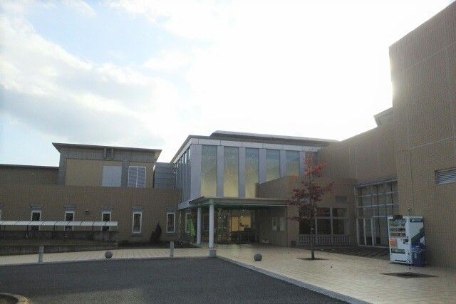 近くの酒々井町立図書館まで2,400m(徒歩30分)