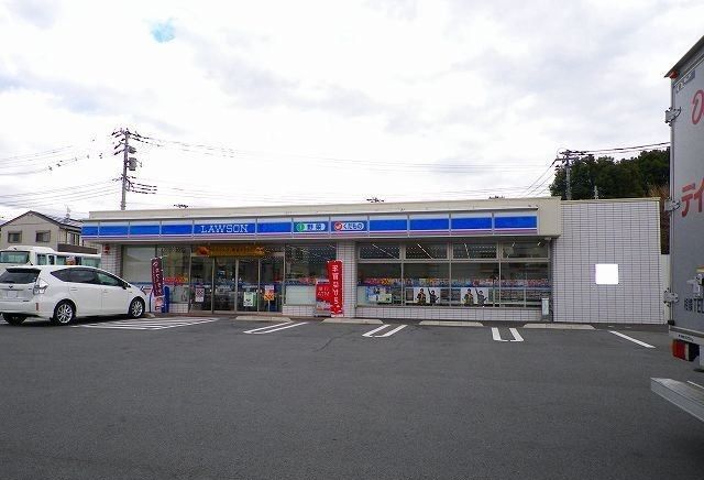近くのローソン裾野平松南店まで1,300m（徒歩17分）