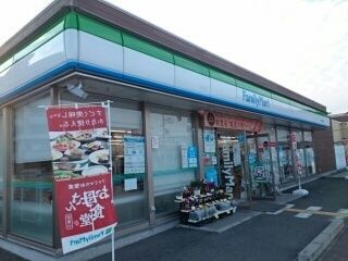 近くのファミリーマート様まで270m(徒歩4分)