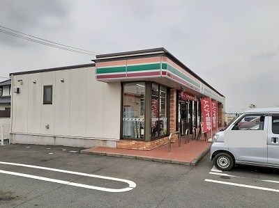 近くのコンビニまで550m（徒歩7分）