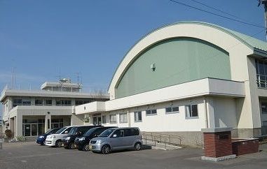 近くの新飯田小学校まで1,100m(徒歩14分)