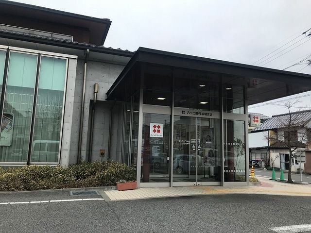 近くの八十二銀行まで850m（徒歩11分）