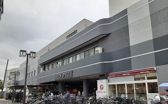 近くのスーパーまで110m（徒歩2分）