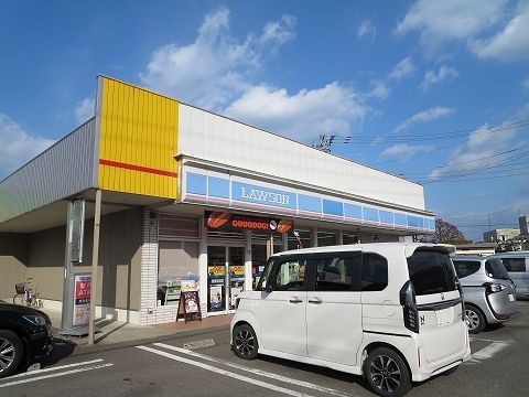 近くのコンビニまで350m（徒歩5分）