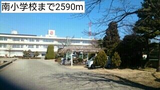 近くの小学校まで2,590m（徒歩33分）