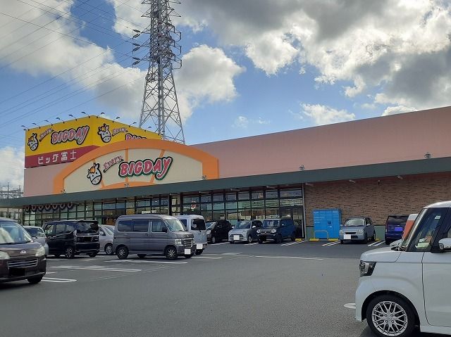 近くのエブリィビッグデー入野店まで500m（徒歩7分）