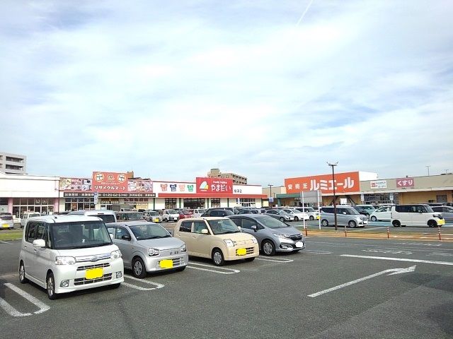 近くのフレスポ花見が丘まで950m（徒歩12分）
