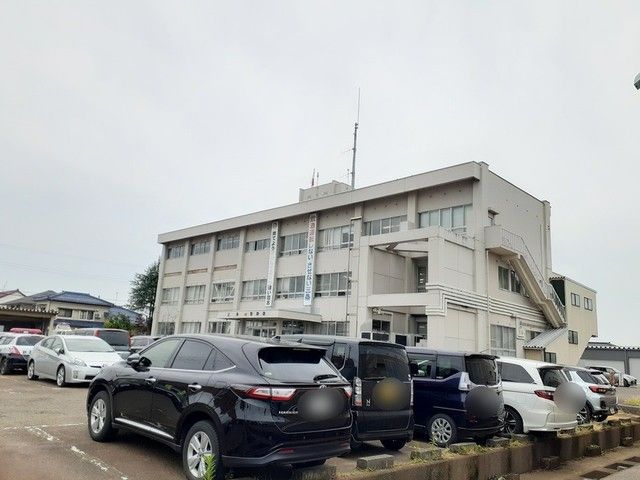 近くの三条警察署まで350m（徒歩5分）