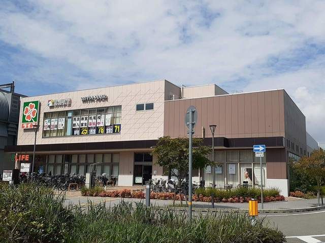 近くのライフ阪神鳴尾店様まで200m（徒歩3分）