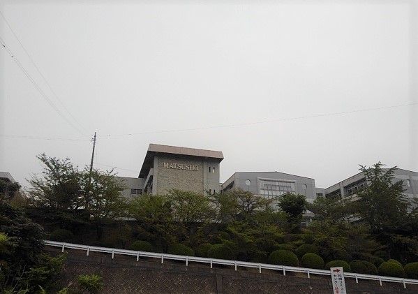 近くの小学校まで900m（徒歩12分）