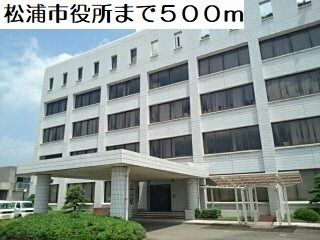 近くの松浦市役所まで500m(徒歩7分)