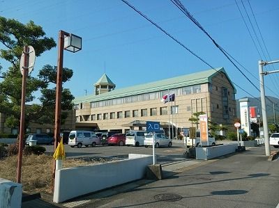 近くの役所まで1,000m（徒歩13分）