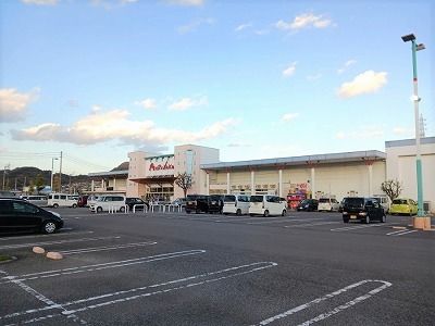 近くのスーパーまで550m（徒歩7分）