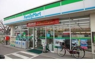 近くのファミリーマートまで50m(徒歩1分)
