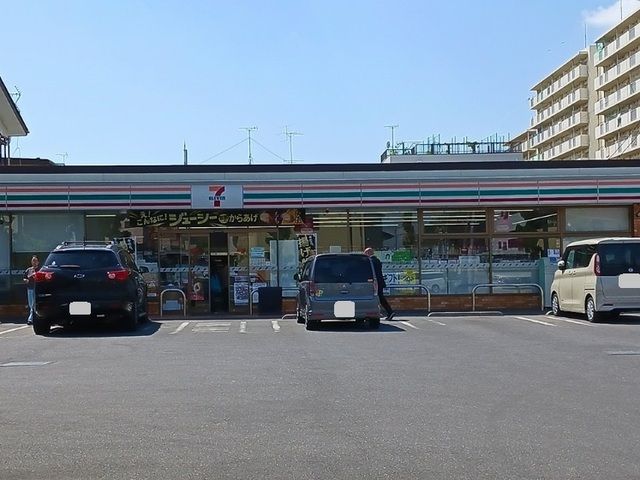 近くのセブンイレブンまで550m（徒歩7分）