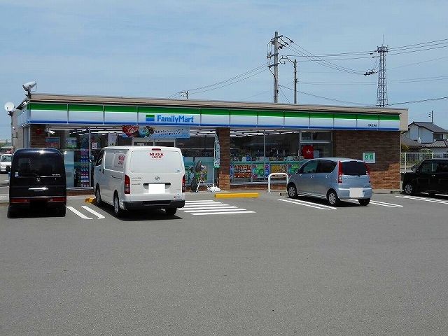 近くのファミリーマート西条玉津店様まで660m（徒歩9分）