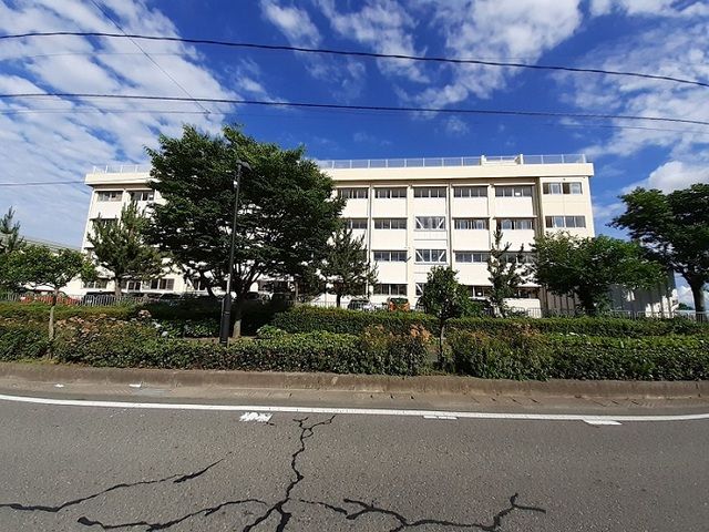近くの新潟市立東中野山小学校まで350m（徒歩5分）