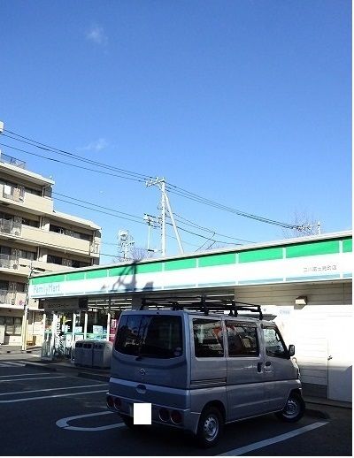 近くのファミリーマートまで350m(徒歩5分)