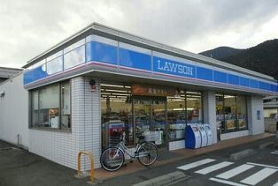 近くのローソン富士吉田下吉田店まで200m(徒歩3分)
