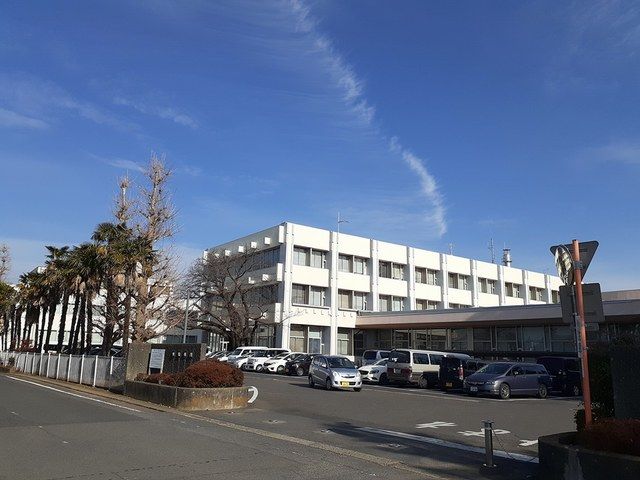 近くの役所まで1,950m（徒歩25分）
