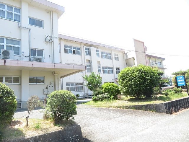 近くの小学校まで400m（徒歩5分）