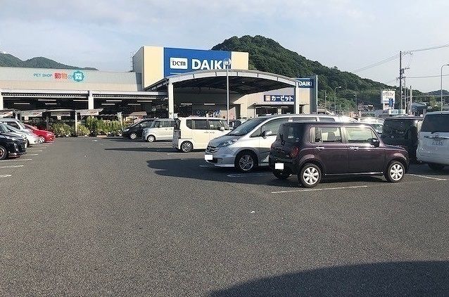 近くのホームセンターまで750m（徒歩10分）