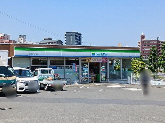 近くのファミリーマートまで170m(徒歩3分)