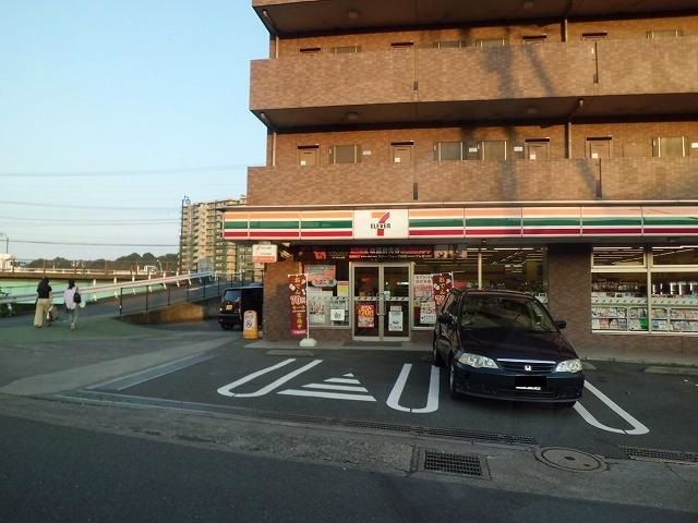 近くのセブンイレブンまで240m(徒歩3分)