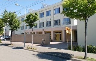 近くの屯田北小学校まで660m(徒歩9分)