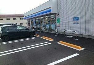 近くのコンビニまで20m（徒歩1分）