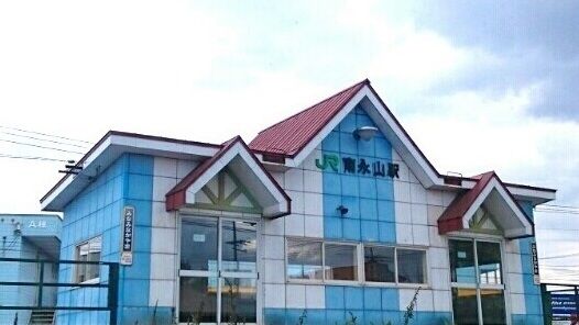 近くの南永山駅まで750m（徒歩10分）