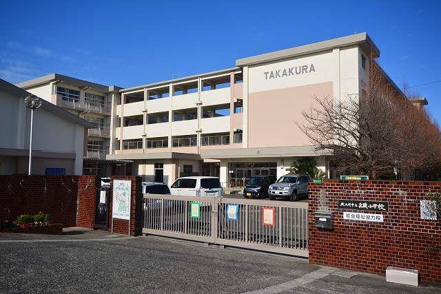 近くの北九州市立　高蔵小学校まで850m（徒歩11分）