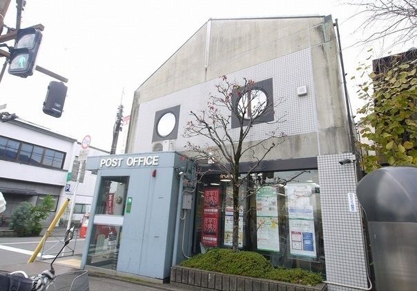 近くの宇多野郵便局まで1,600m（徒歩20分）