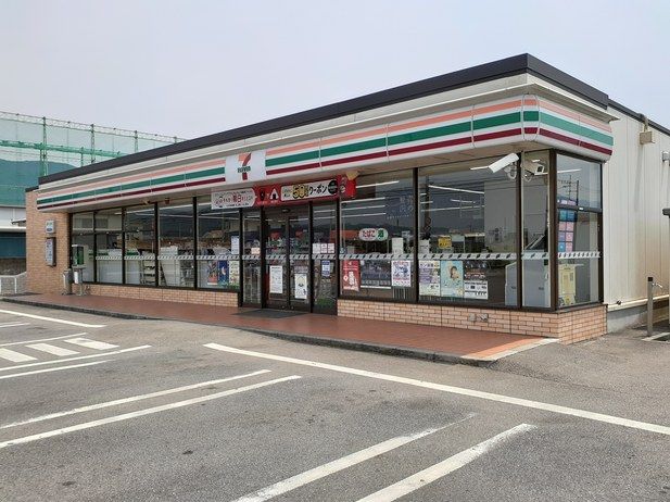 近くのセブンイレブン甲府上阿原店まで550m(徒歩7分)