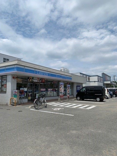 近くのローソン福生南田園三丁目店まで450m（徒歩6分）