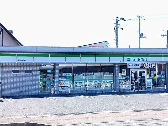 近くのコンビニまで200m（徒歩3分）