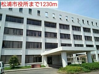 近くの松浦市役所まで1,230m（徒歩16分）