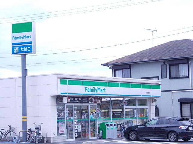 近くのファミリーマート通津店まで650m（徒歩9分）