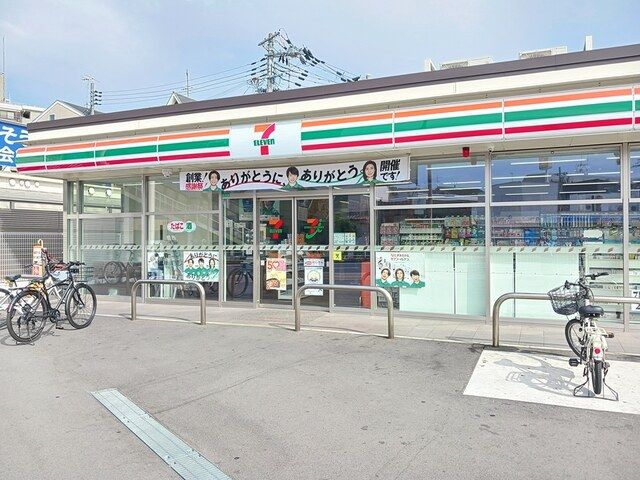 近くのセブンイレブン流町3丁目店様まで572m（徒歩8分）