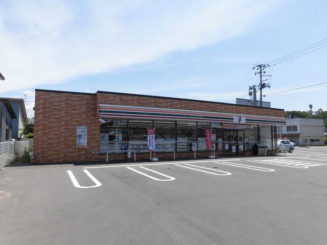 近くのセブンイレブン　由利本荘鶴沼店まで240m（徒歩3分）