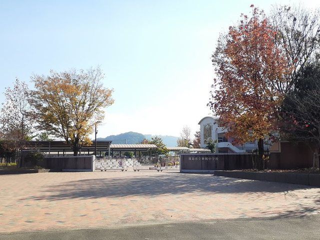 近くの舞鶴中学校まで150m(徒歩2分)