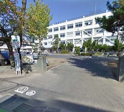 近くの大形小学校まで2,500m（徒歩32分）