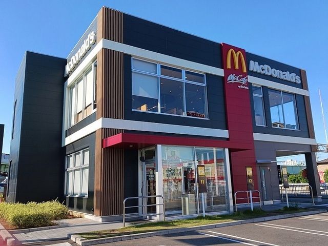近くのマクドナルド高石店まで700m（徒歩9分）